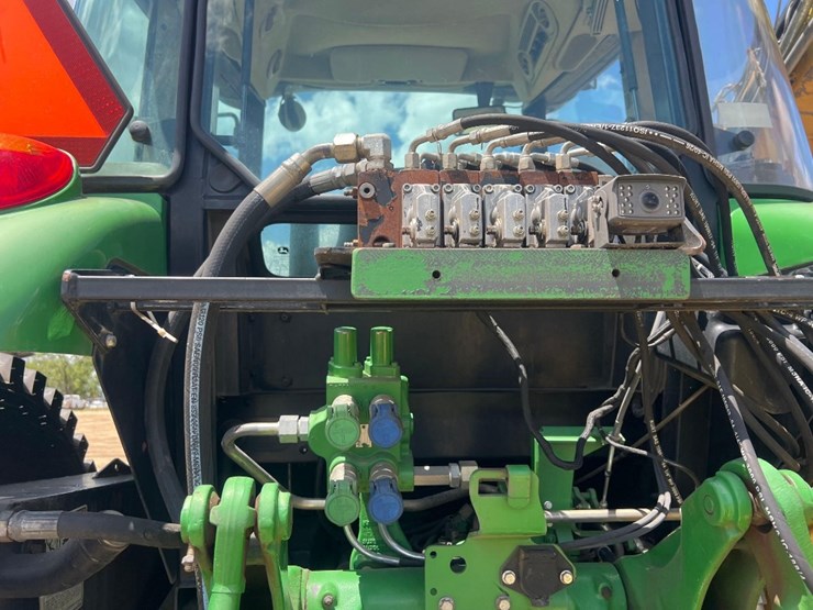 john-deere-6105d-image-15