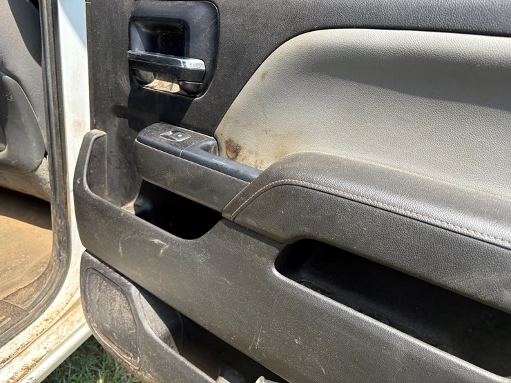 2015-chevrolet-silverado-3500-image-16