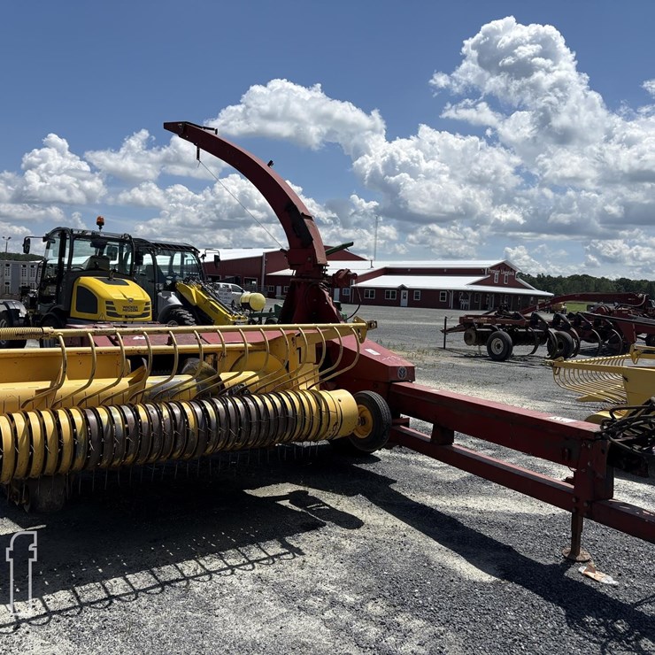 NEW HOLLAND 900