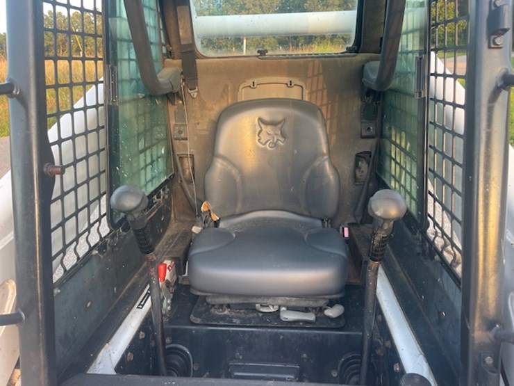 2010-bobcat-s250-image-5