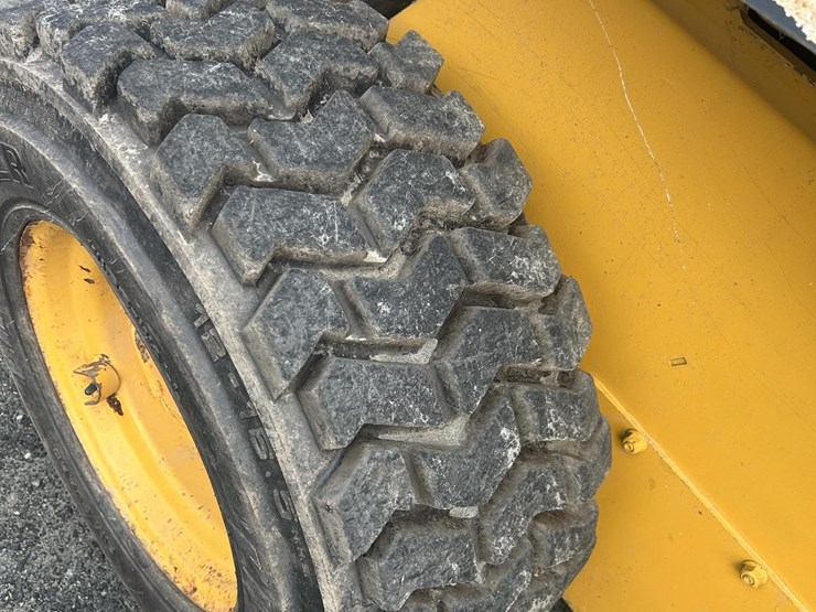 2012-deere-326d-image-3