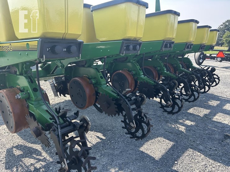 john-deere-7240-image-3