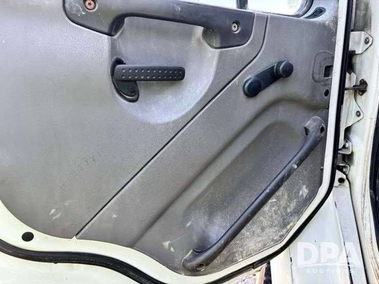 2011-freightliner-truck-(gp11247,-unit-115385)-image-64