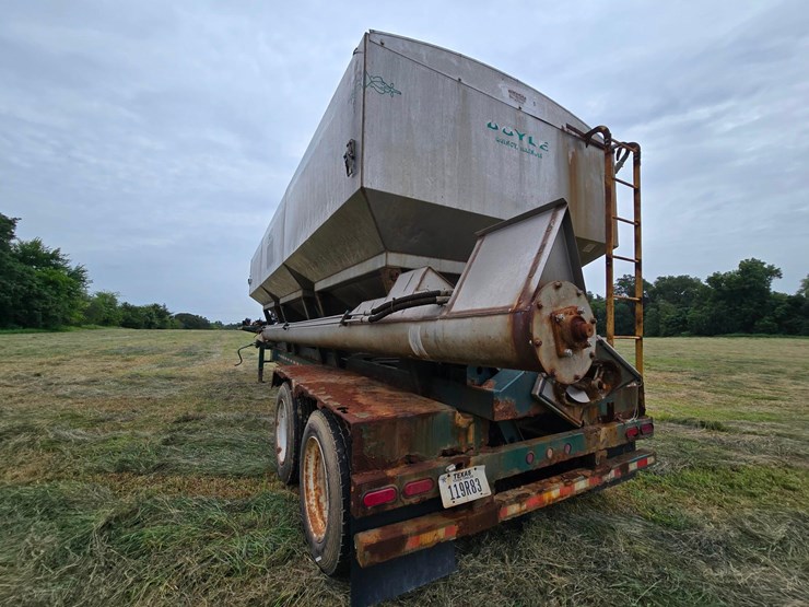2014-doyle-dry-fertilizer-tender-trailer---kubota-diesel,-3-stainless-compartments,-side-discharge-image-11