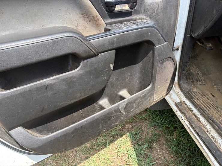 2015-chevrolet-silverado-3500-image-30