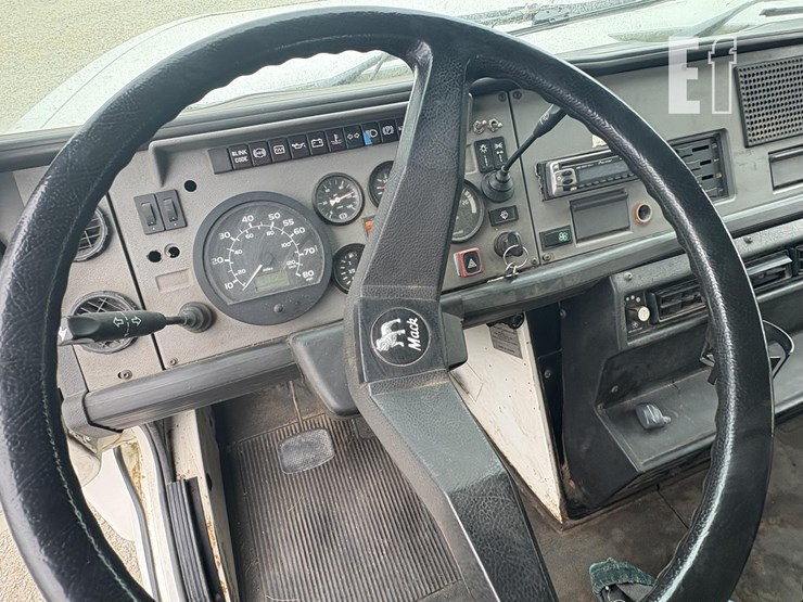 2000-mack-midliner-cs300-image-19