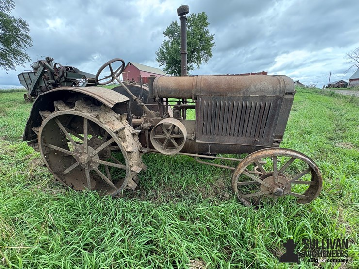 mccormick-deering-10-20-antique-tractor-image-4