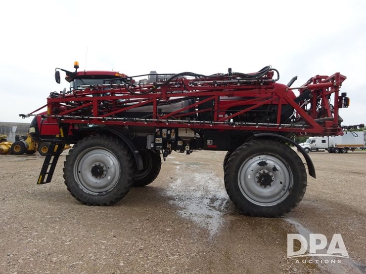 2015-case-ih-patriot-4440-image-38