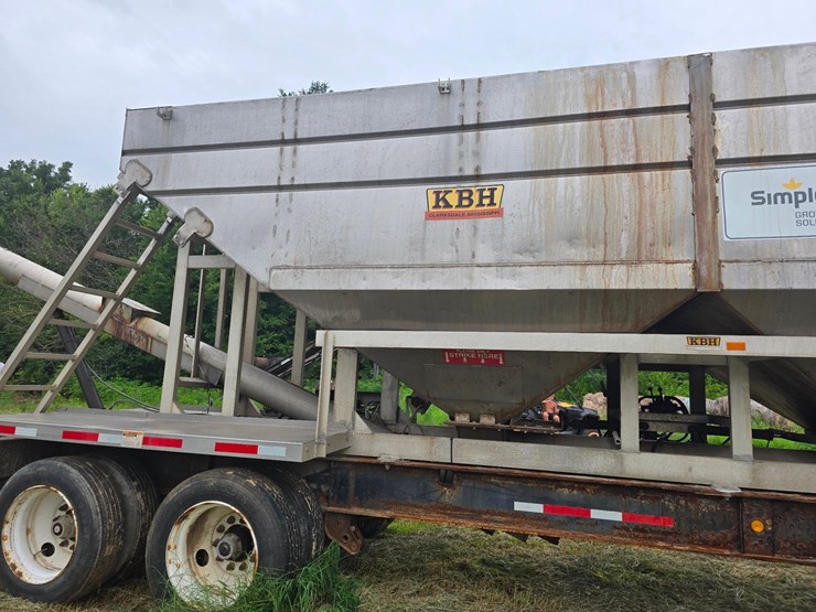 2016-kbh-fertilizer-tender-trailer---isuzu-diesel,-hydraulic-system,-rear-discharge-image-19
