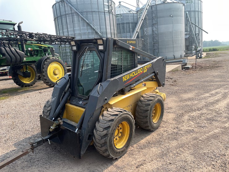 new-holland-ls180-image-1