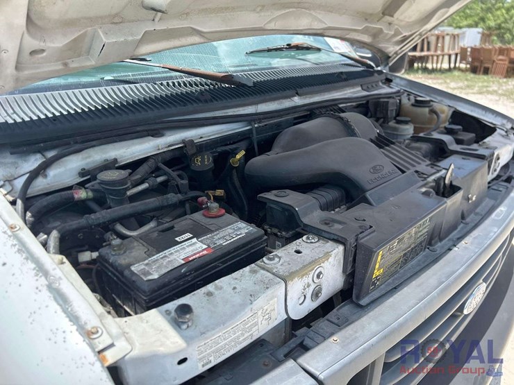 2004-ford-cargo-image-9