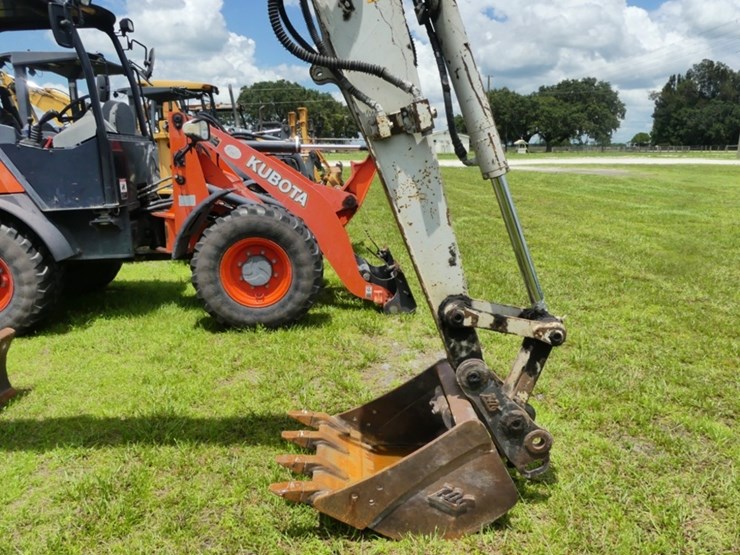 takeuchi-tb260-image-9