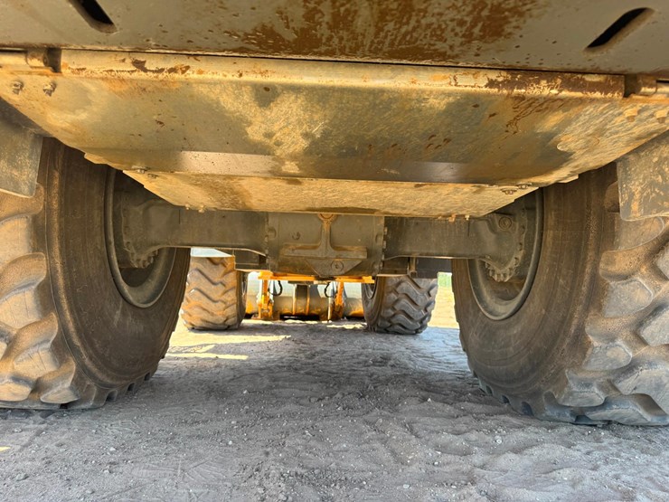 2021-liebherr-l556-image-29