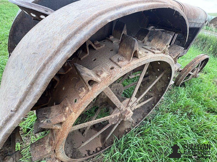 mccormick-deering-10-20-antique-tractor-image-17