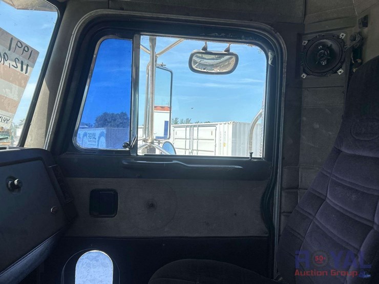 1991-peterbilt-378-t/a-dump-truck-image-15