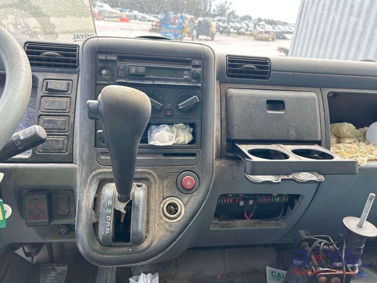 2007-mitsubishi-fuso-fe84d-image-23