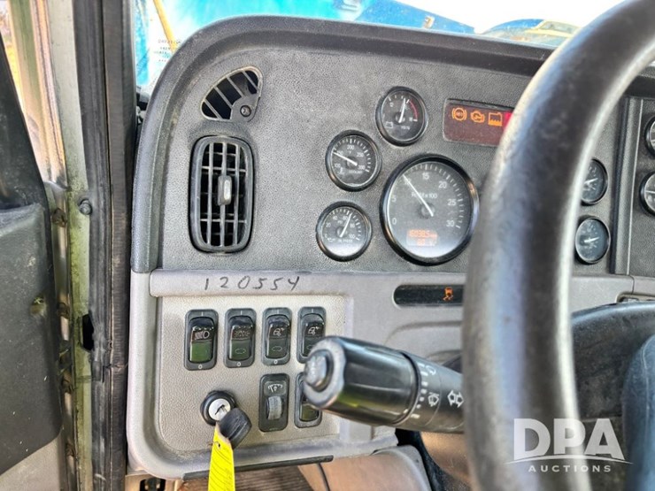 2014-peterbilt-365-image-83