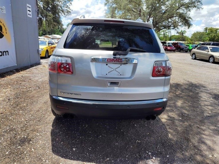 2012-gmc-acadia-image-4