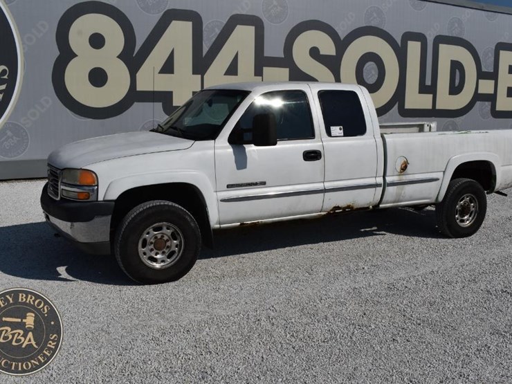 2002-gmc-sierra-2500hd-image-1