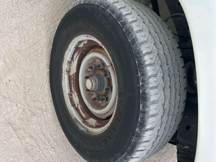 2013-ford-e350-image-25