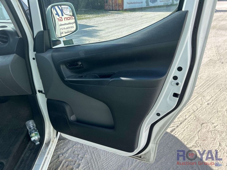 2016-nissan-nv200-image-18