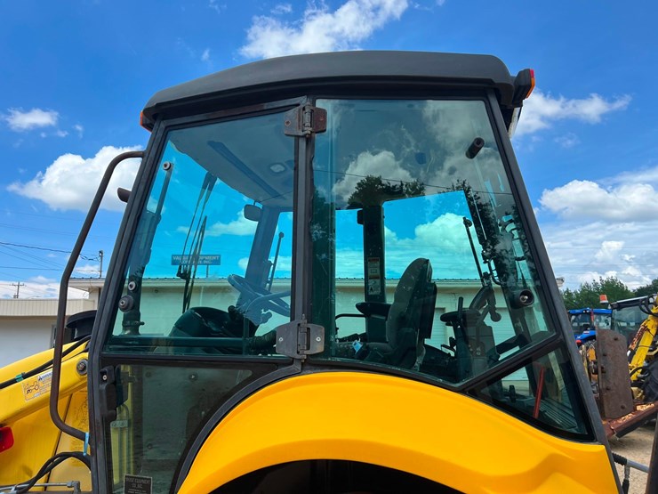 2011-new-holland-b95b-image-13