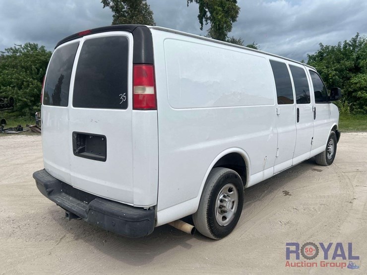 2017-chevrolet-express-2500-image-3