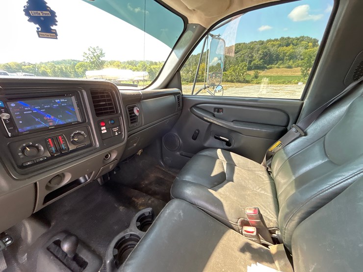2006-gmc-3500-image-13