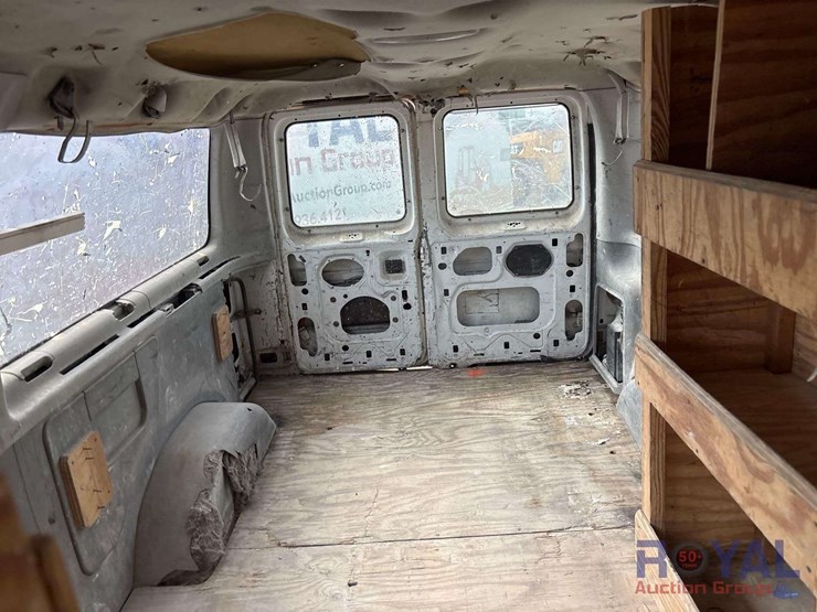 2009-ford-e350-image-23