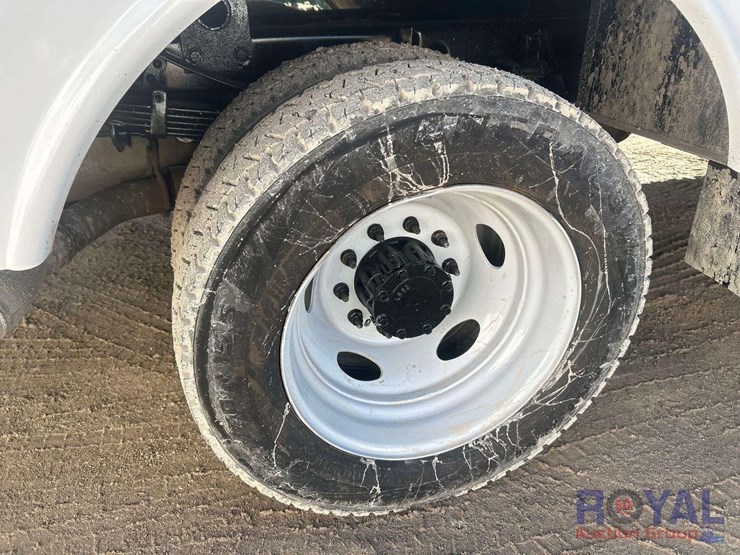 2013-ford-f550-image-55