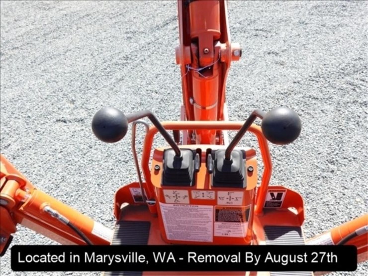 2012-kubota-b3300su-image-3