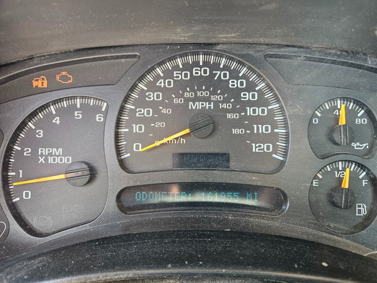 2004-chevrolet-silverado-image-39