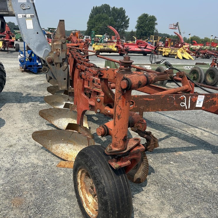 INTERNATIONAL 720