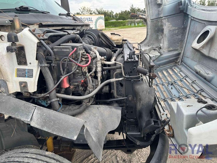 2005-chevrolet-c4500-altec-bucket-truck-image-7