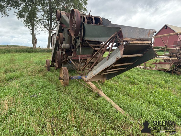 mccormick-deering-no-22-s150d-threshing-machine-image-3