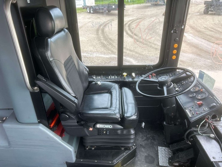 2014-gillig-low-floor-image-10