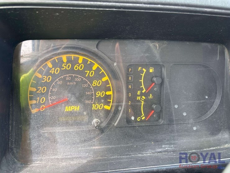 2005-isuzu-npr-image-24