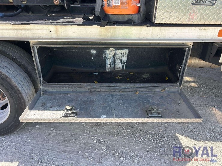 2017-ford-f550-image-32
