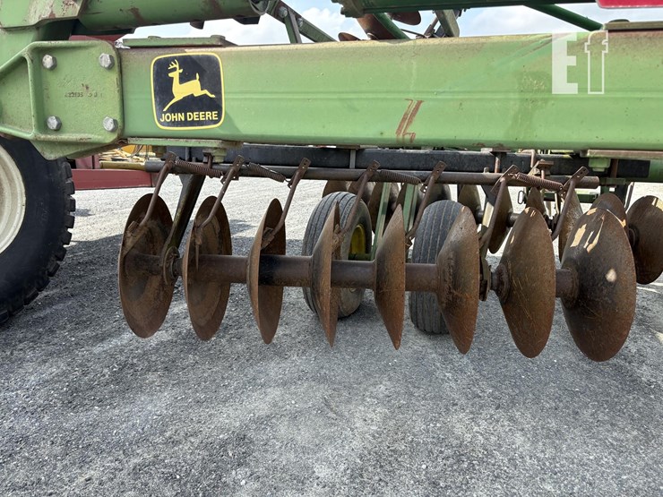 john-deere-230-image-7