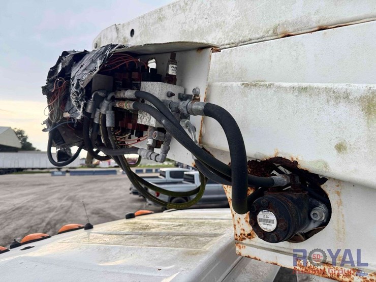 2005-chevrolet-c4500-altec-bucket-truck-image-24
