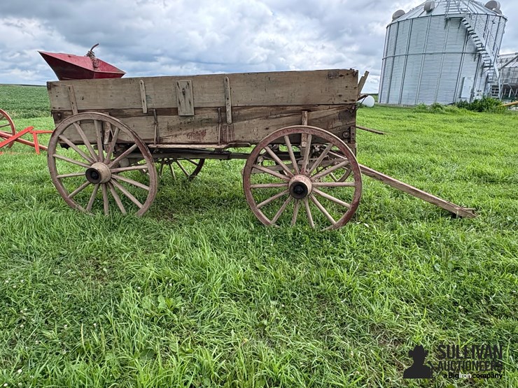 mccormick-deering-triple-box-endgate-seeder-image-4