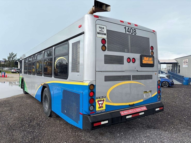 2014-gillig-low-floor-image-4