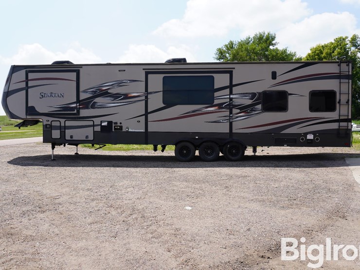 2015-forest-river-spartan-43'-3-slide-tri/a-camper-image-8