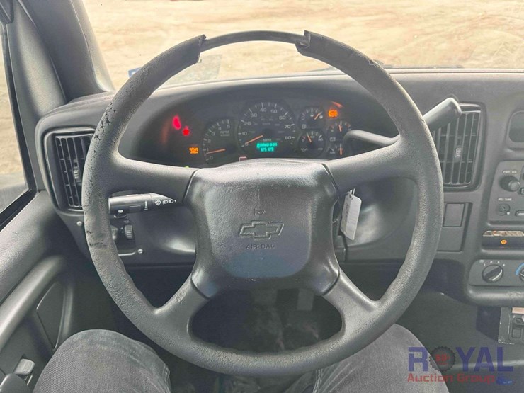2005-chevrolet-c4500-altec-bucket-truck-image-11