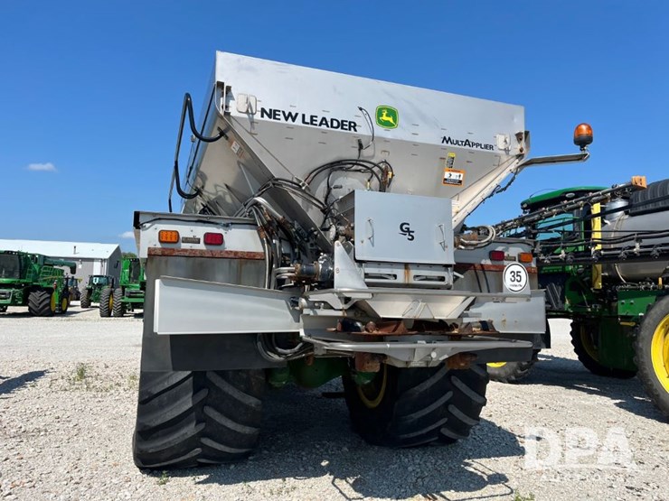 2019-john-deere-f4365-image-12