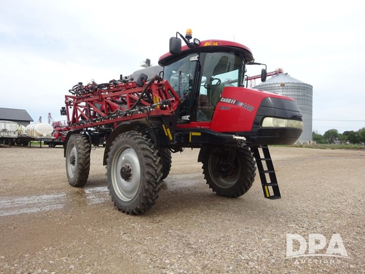 2015-case-ih-patriot-4440-image-10