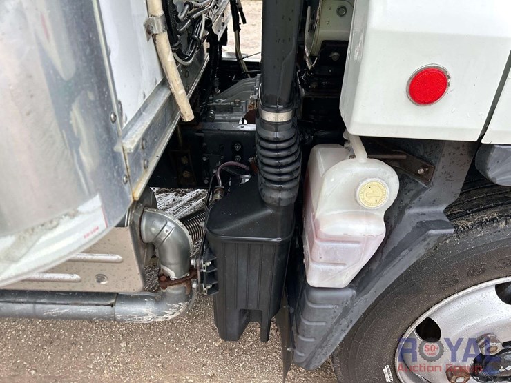 2013-mitsubishi-fuso-fec92s-image-28