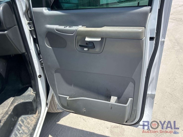 2004-ford-cargo-image-19