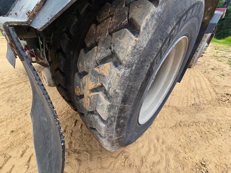 2016-ottawa-yard-spotter-truck---cummins-diesel,-allison-auto,-hydraulic-air-fifth-wheel,-33,000-...-image-25