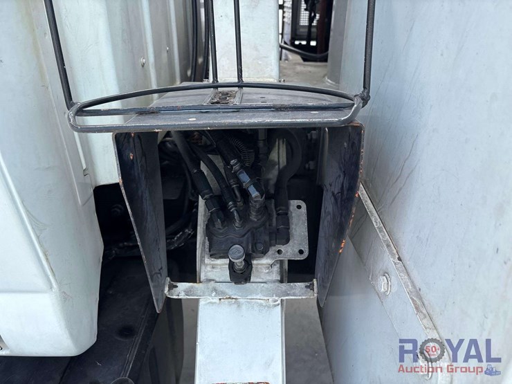 2008-gmc-c7500-altec-lrv55-55ft-forestry-bucket-truck-image-40